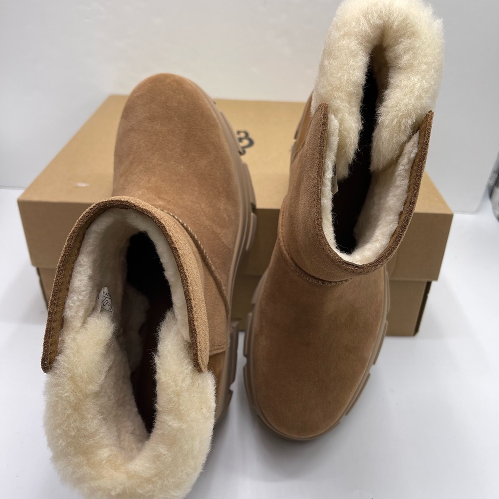 UGG Women's Tan Shearling
W BROOKLYN BUCKLE
CHESTNUT PLATFORM HIGH HEELS BOOTS - Picture 13 of 16